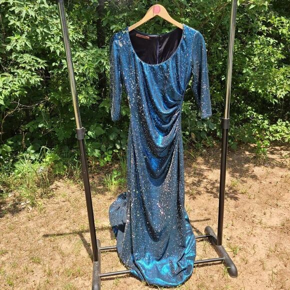 Kevan Hall iridescent sequin gown with train - Picture 8 of 16